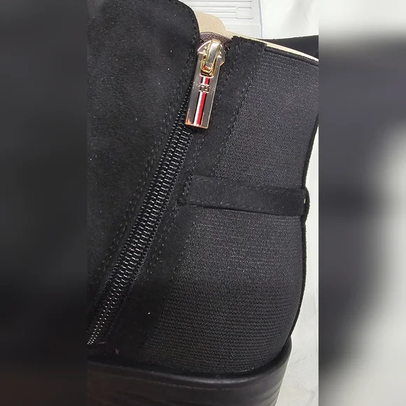 TOMMY HILFIGER Women's Black Suede Imiera Zippered Ankle Boots Size 9.5 NEW - Picture 6 of 11